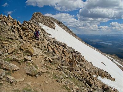 Trail along the ridge, heading to the summit